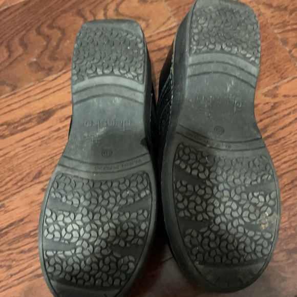 Embossed Dansko Clogs Size 40 (9.5/10) - Picture 3 of 6